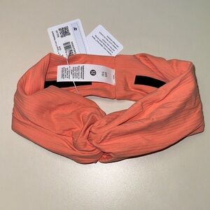 Lululemon Ribbed Nulu Front Twist Headband